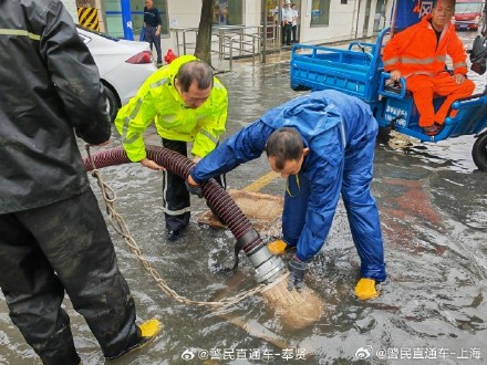 台风二次登陆 上海奉贤公安风雨守护