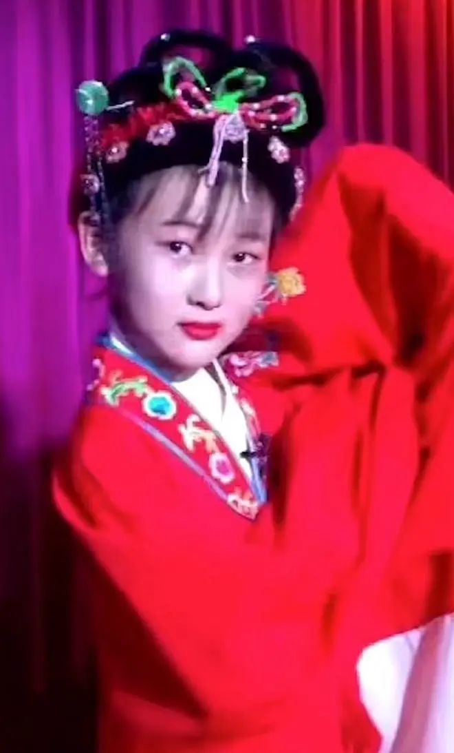 各地都在办“村晚”,这位00后“帅气男大”申请出战了,了解后才知道不得了...... 各地都在办“村晚”,这位00后“帅气男大”申请出战了,了解后才知道不得了......