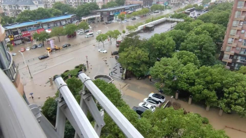 上海浦东、奉贤破降雨历史纪录！暴雨致积水严重，334所学校停课！紧急提醒