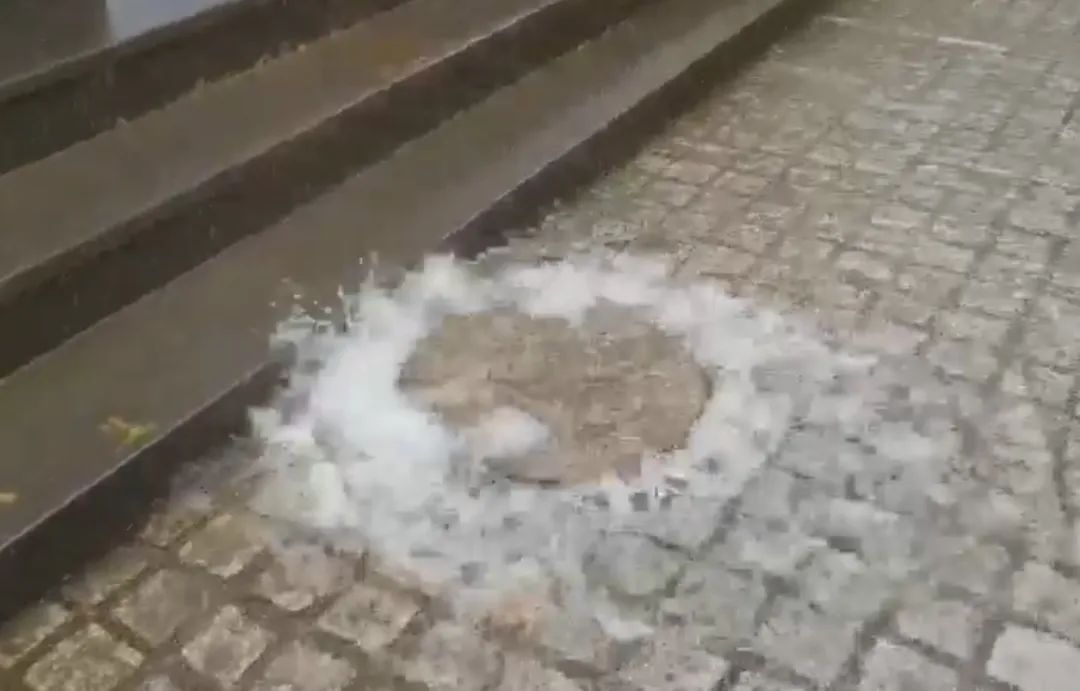 “感觉在下瀑布”，暴雨袭击上海