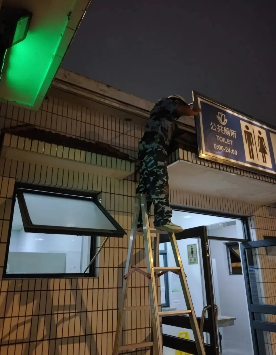 上海浦东、奉贤破降雨历史纪录！暴雨致积水严重，334所学校停课！紧急提醒