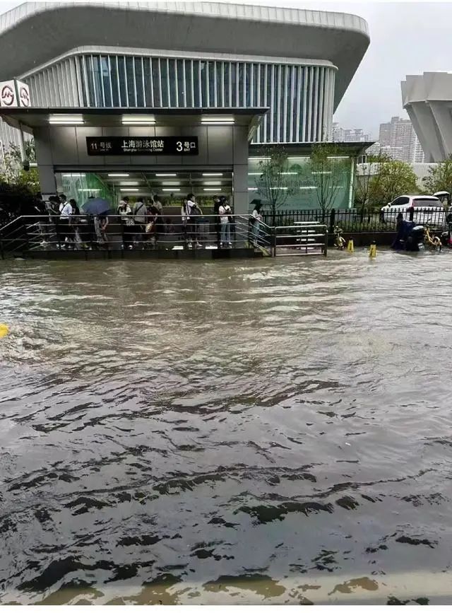 三天内两个台风登陆！暴雨袭击上海：雨量破纪录 多地启动“六停”