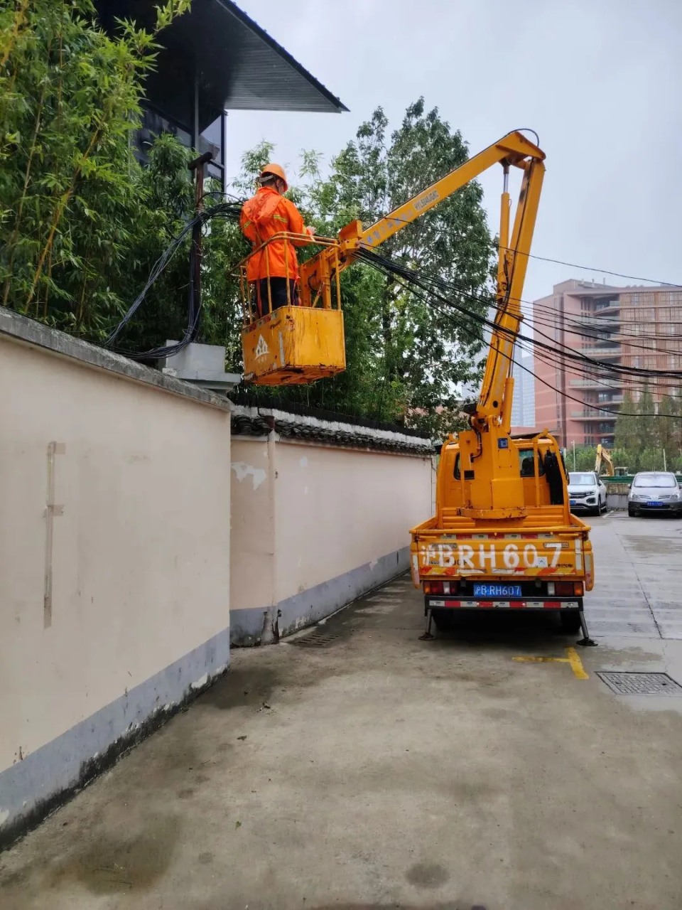 上海浦东、奉贤破降雨历史纪录！暴雨致积水严重，334所学校停课！紧急提醒