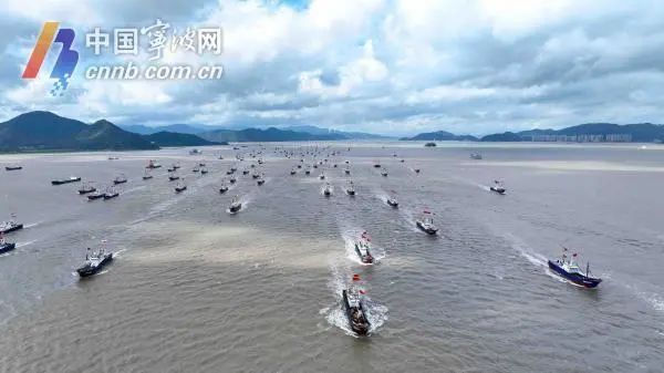 台风过后渔船出海，东海全面开渔！