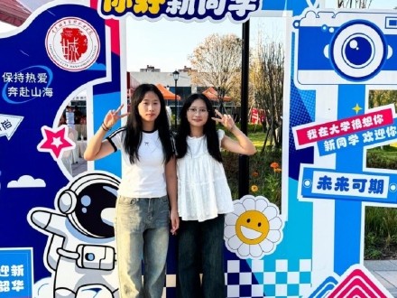 重庆一高校开学迎来五对双胞胎