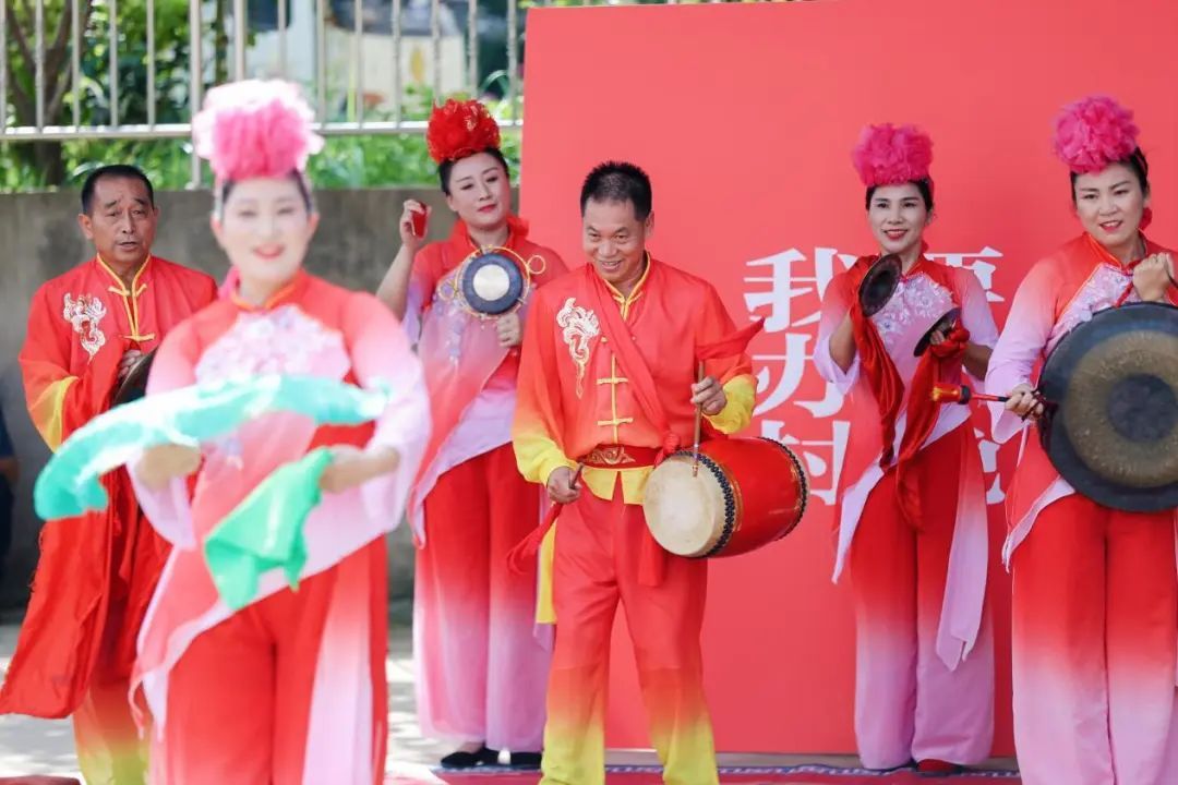 各地都在办“村晚”,这位00后“帅气男大”申请出战了,了解后才知道不得了...... 各地都在办“村晚”,这位00后“帅气男大”申请出战了,了解后才知道不得了......