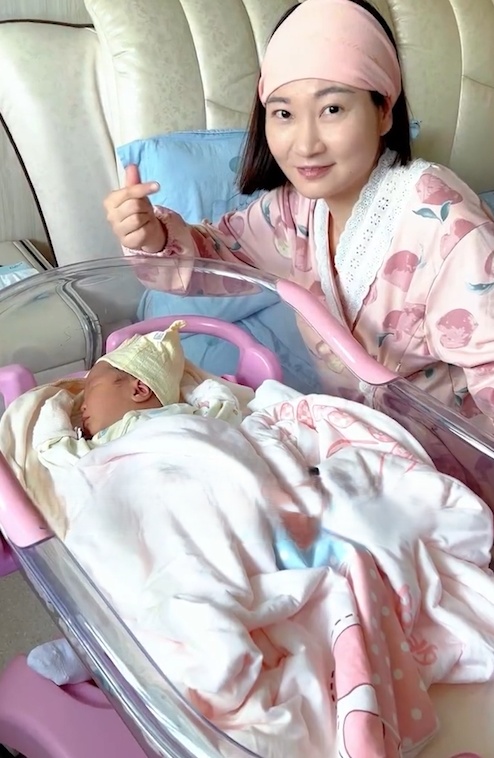 孕期被丈夫推下悬崖，《消失的她》原型生子：还没离婚，孩子落户难