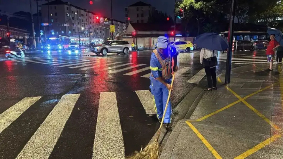 上海浦东、奉贤破降雨历史纪录！暴雨致积水严重，334所学校停课！紧急提醒