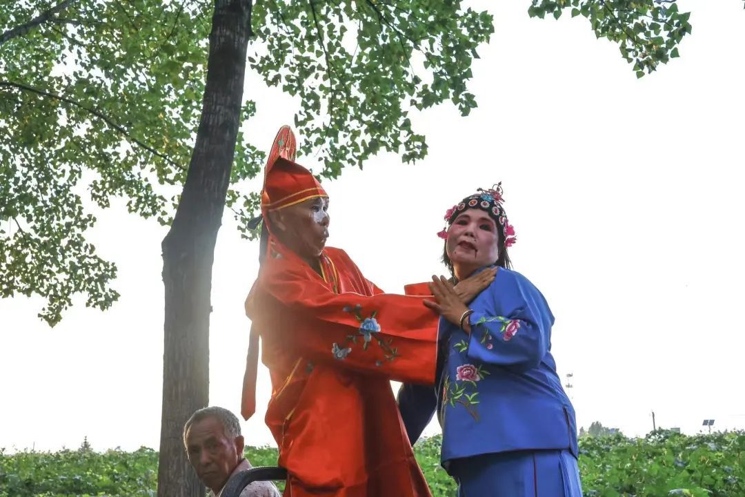 曾遭家暴多年,她说“死也要逃出去” 曾遭家暴多年,她说“死也要逃出去”