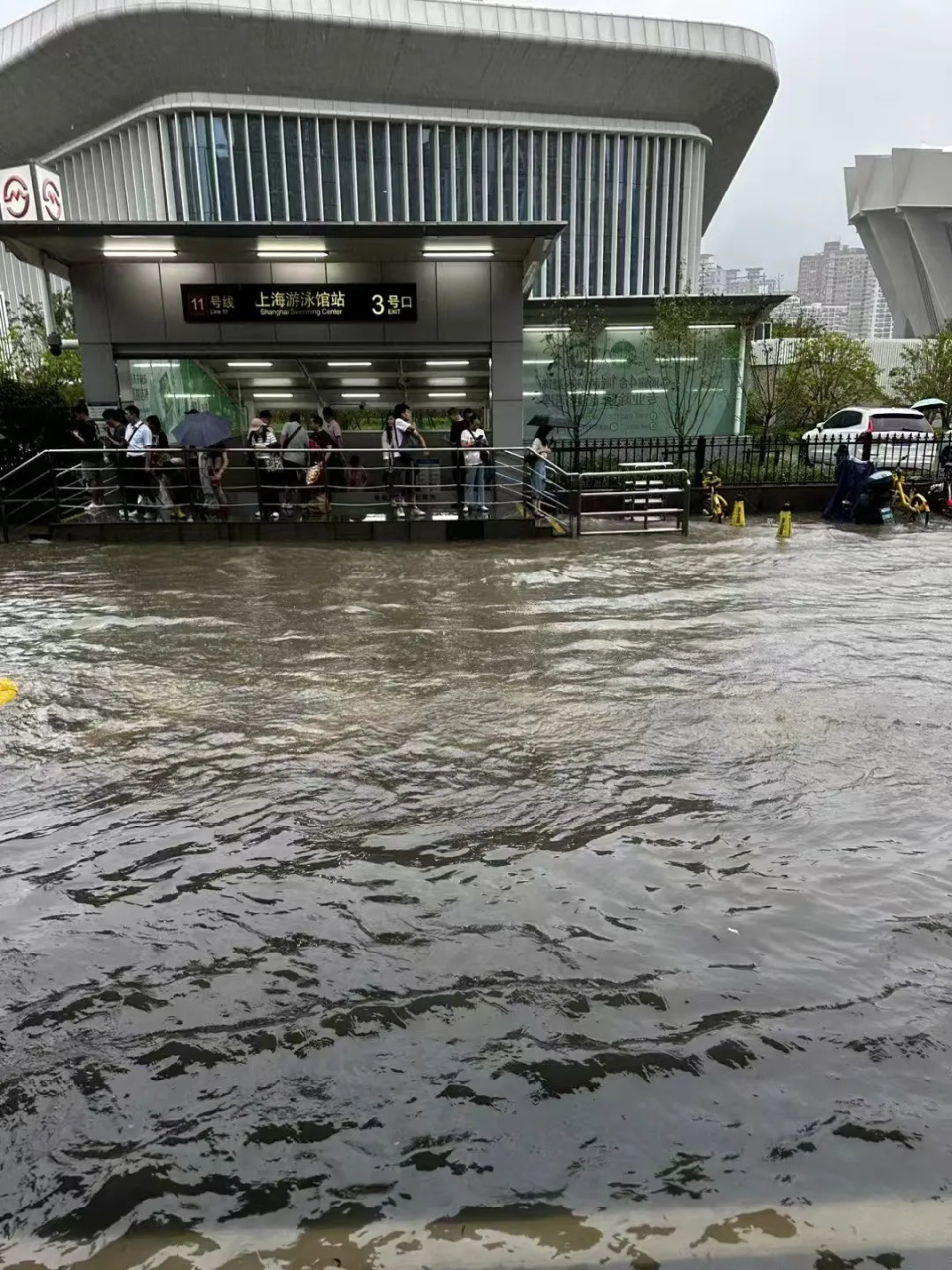 上海浦东、奉贤破降雨历史纪录！暴雨致积水严重，334所学校停课！紧急提醒