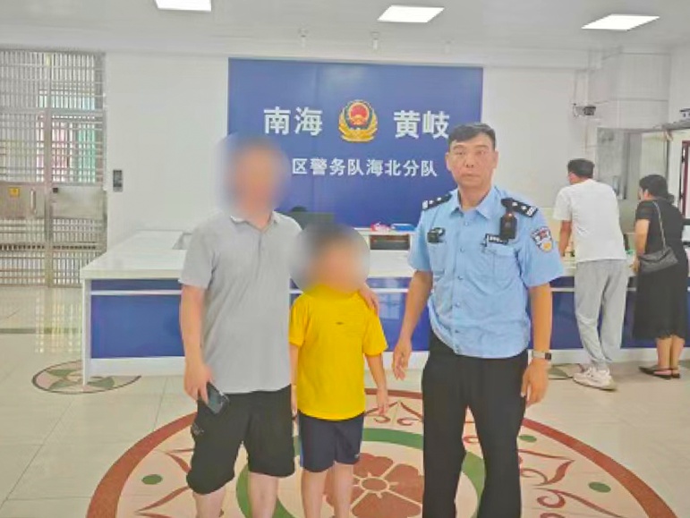 粗心爸爸高速路口“丢娃”,孩子上演“教科书”式操作! 粗心爸爸高速路口“丢娃”,孩子上演“教科书”式操作!