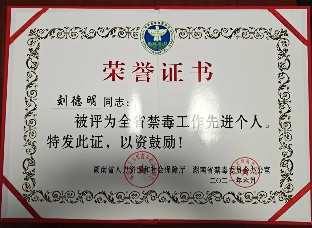 有故事，却没有一张正脸照……