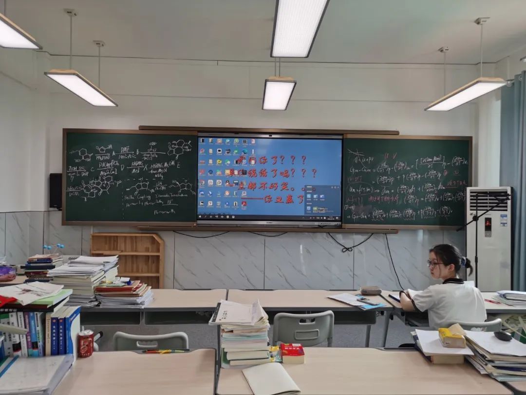 11人均获全国一等奖!他们来自武汉同一所中学→ 11人均获全国一等奖!他们来自武汉同一所中学→