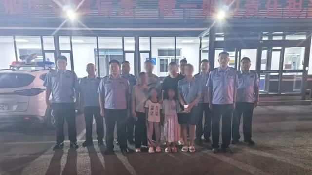 萌娃走失!民警、无人机、志愿者合力寻回 萌娃走失!民警、无人机、志愿者合力寻回