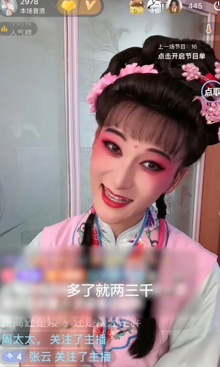 各地都在办“村晚”,这位00后“帅气男大”申请出战了,了解后才知道不得了...... 各地都在办“村晚”,这位00后“帅气男大”申请出战了,了解后才知道不得了......