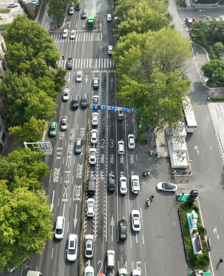 郑州首条多车道“可变车道”启用！