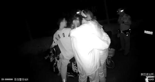 萌娃走失!民警、无人机、志愿者合力寻回 萌娃走失!民警、无人机、志愿者合力寻回