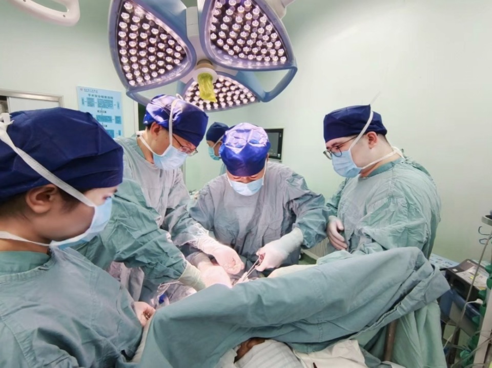 1岁宝宝腹中还有“宝宝”？手术取出的肿物可见完整双手双脚……