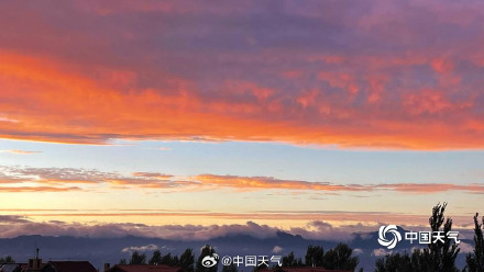 北京:雨后层云映朝晚 霞光秋风唤远山 北京:雨后层云映朝晚 霞光秋风唤远山