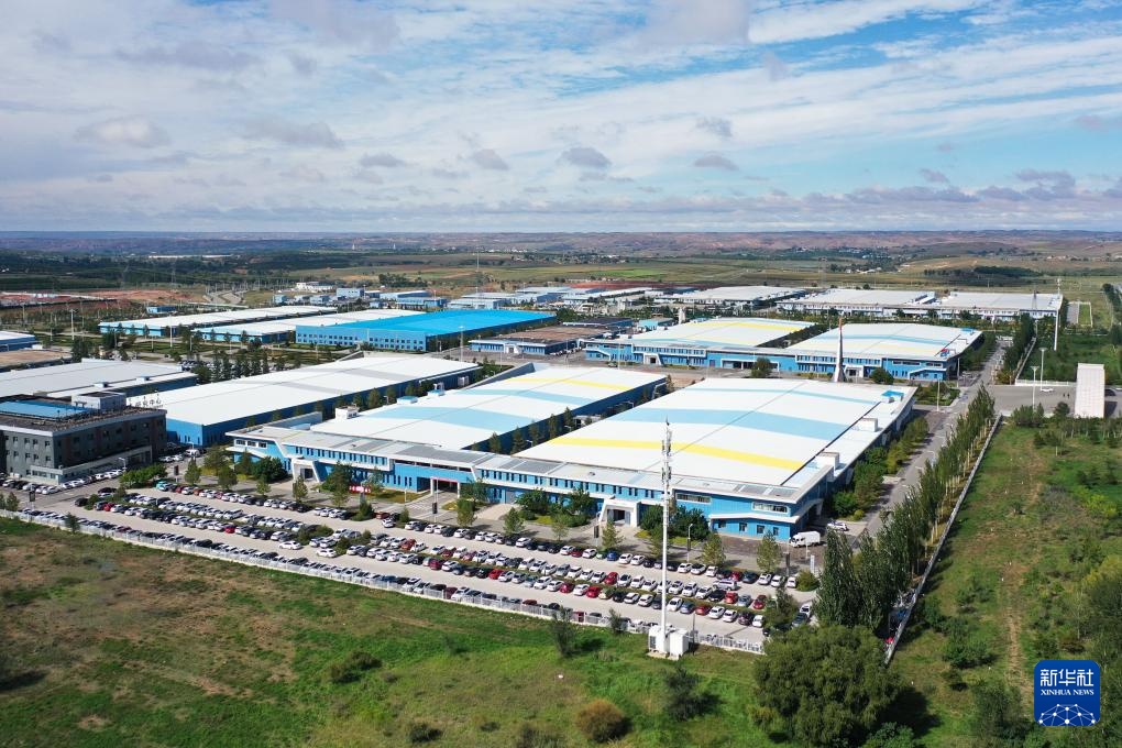 内蒙古鄂尔多斯：羊绒制品生产忙