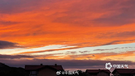 北京:雨后层云映朝晚 霞光秋风唤远山 北京:雨后层云映朝晚 霞光秋风唤远山
