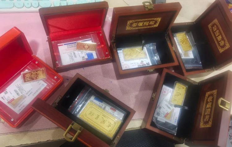 女子“一言不合”下单600余克黄金!金店柜员迅速报警…… 女子“一言不合”下单600余克黄金!金店柜员迅速报警……