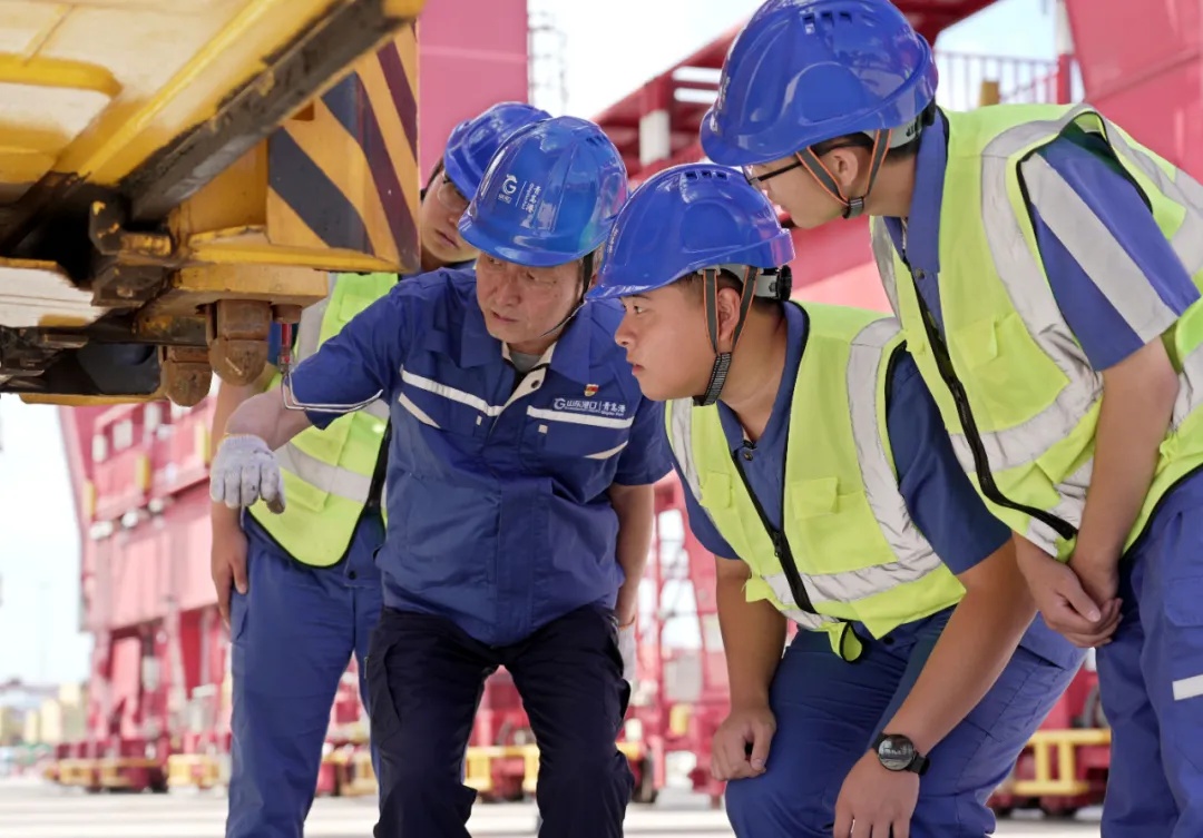 初中文化、工人出身,他带领团队9破世界纪录 初中文化、工人出身,他带领团队9破世界纪录