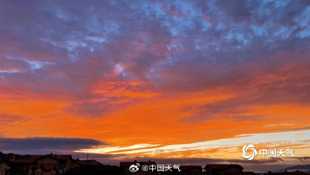 北京:雨后层云映朝晚 霞光秋风唤远山 北京:雨后层云映朝晚 霞光秋风唤远山