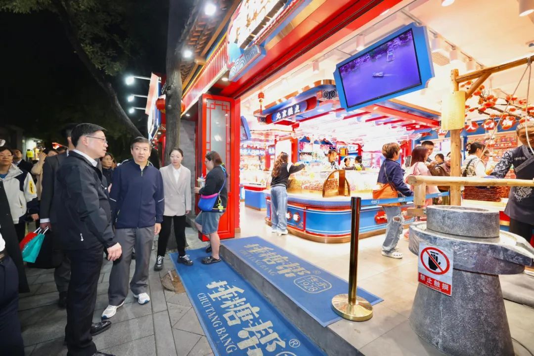 尝美食、购摆件,李家超点赞北京文化生活 尝美食、购摆件,李家超点赞北京文化生活