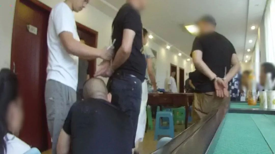 统一抓捕，涉及嫌疑人33名！重庆警方通报→