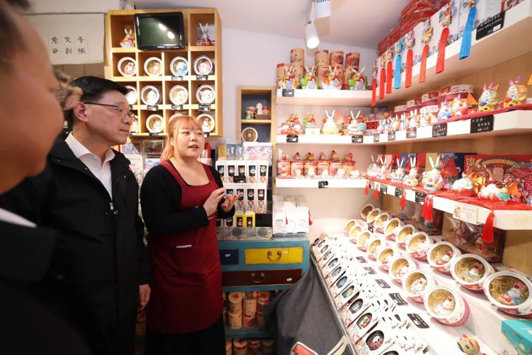 尝美食、购摆件,李家超点赞北京文化生活 尝美食、购摆件,李家超点赞北京文化生活