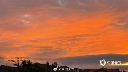北京:雨后层云映朝晚 霞光秋风唤远山 北京:雨后层云映朝晚 霞光秋风唤远山