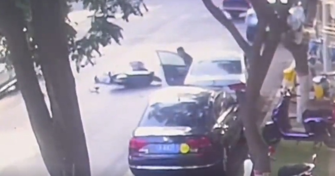 判了,全责!襄阳街头拍下这一幕…… 判了,全责!襄阳街头拍下这一幕……