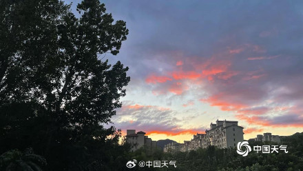 北京:雨后层云映朝晚 霞光秋风唤远山 北京:雨后层云映朝晚 霞光秋风唤远山