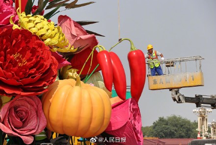 抢先看!今年国庆大花篮有金葫芦和红辣椒 抢先看!今年国庆大花篮有金葫芦和红辣椒