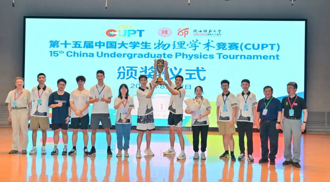 夺冠后，大学生团队手写了5个字！网友点赞：真争气