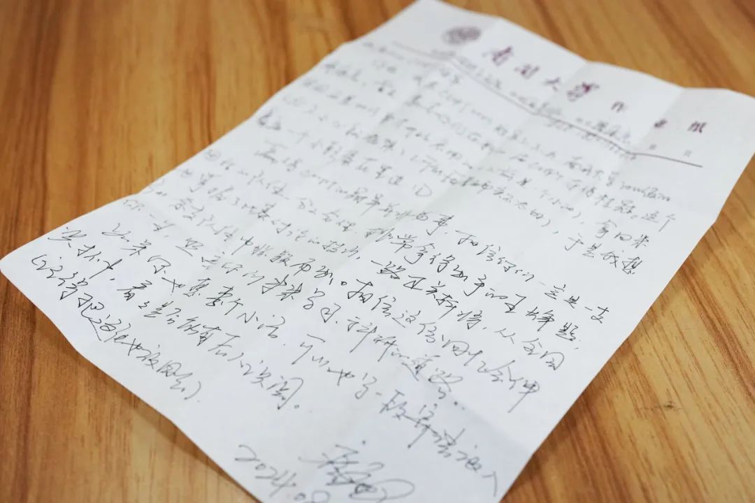 夺冠后，大学生团队手写了5个字！网友点赞：真争气