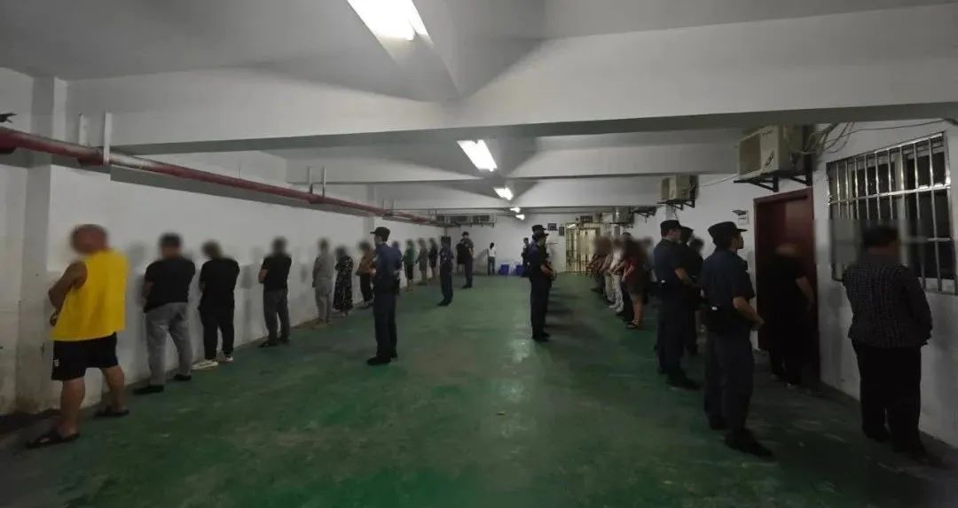 统一抓捕，涉及嫌疑人33名！重庆警方通报→