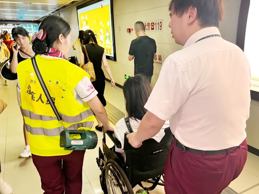 火上热搜！事发武汉地铁2号线