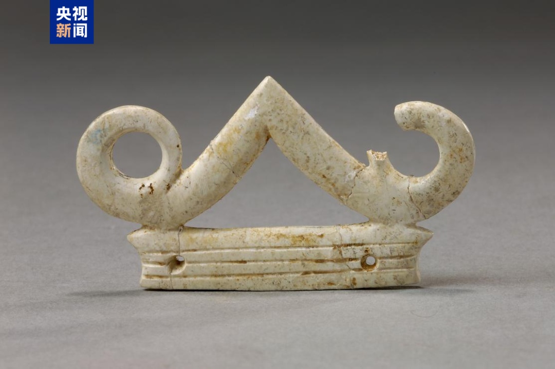 首次公布!考古发掘体量最大红山文化玉龙→ 首次公布!考古发掘体量最大红山文化玉龙→