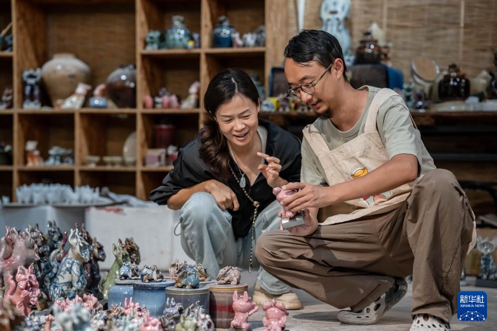 从飞檐到摆件：云南“瓦猫”的艺术蜕变