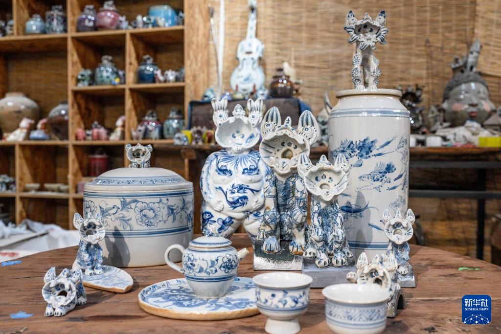 从飞檐到摆件：云南“瓦猫”的艺术蜕变