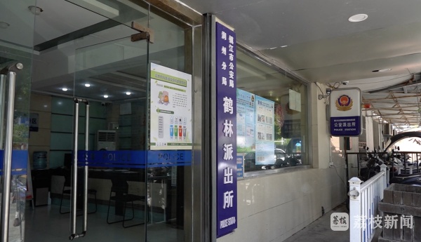 “90后”赖上退休阿姨,又认干亲又谈恋爱,敲诈勒索30万 “90后”赖上退休阿姨,又认干亲又谈恋爱,敲诈勒索30万