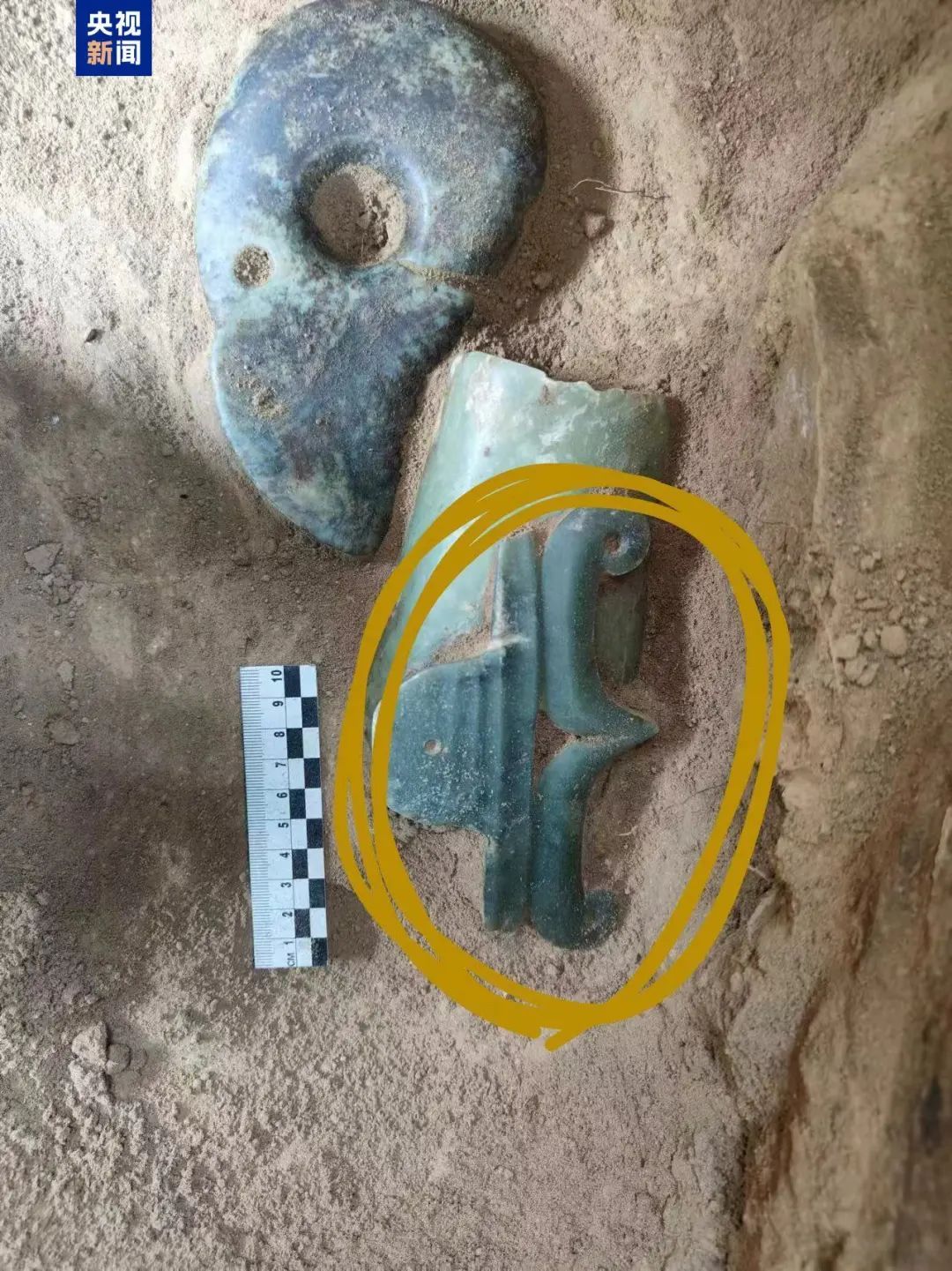 首次公布!考古发掘体量最大红山文化玉龙→ 首次公布!考古发掘体量最大红山文化玉龙→