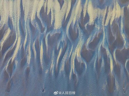 绝美！钱塘江退潮后现羽毛状纹理