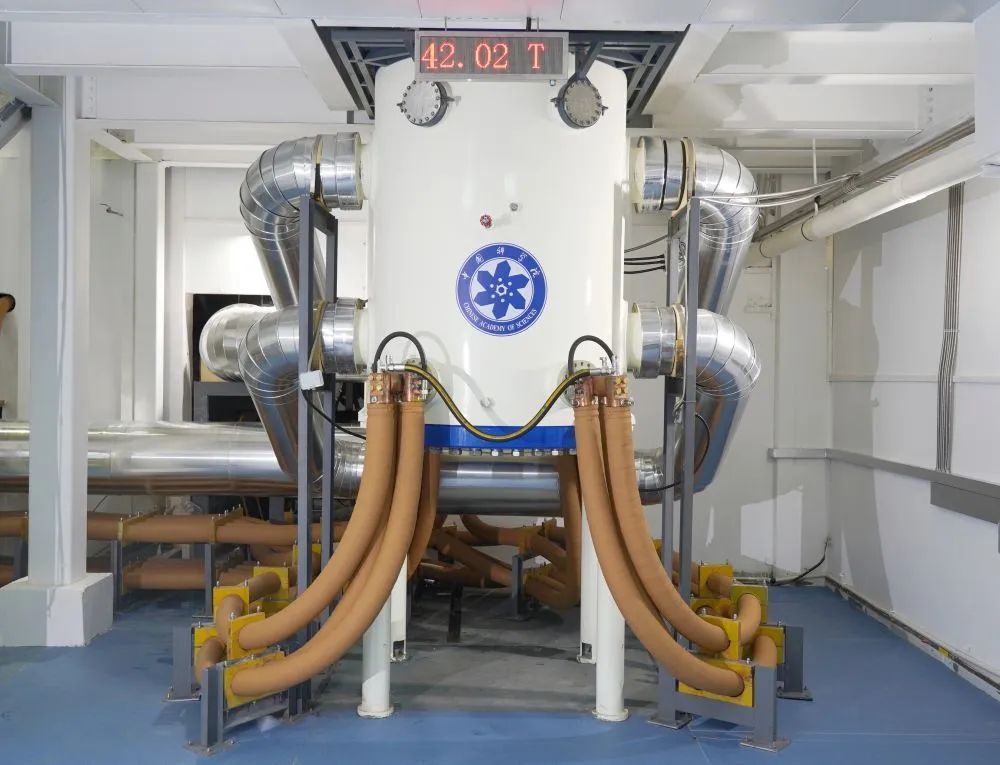 “42.02万高斯！破纪录了！”