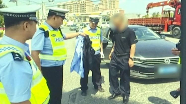 穿上警服你就是警察啦？“假警察”现形记