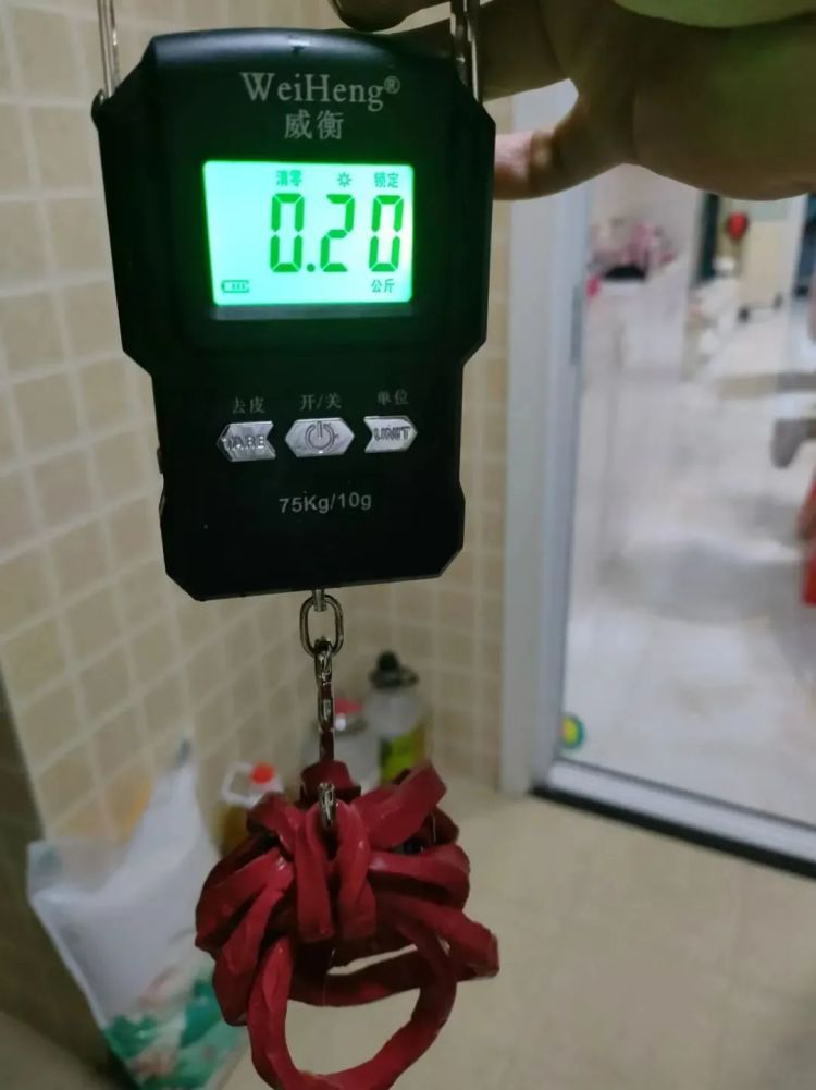 75元一斤的螃蟹，绳子占4两