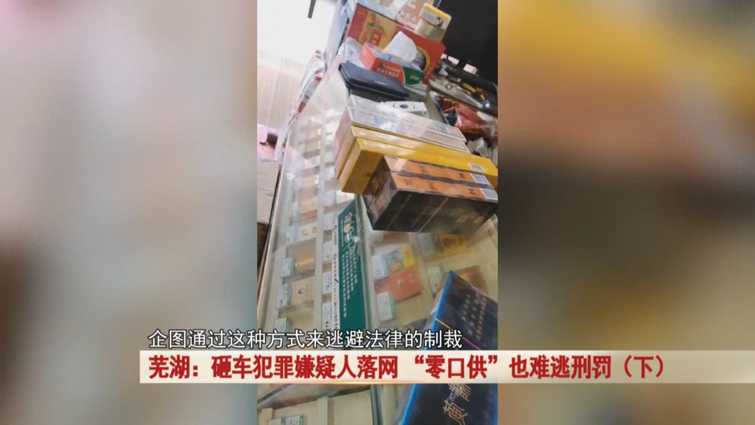 车内近百条香烟被盗,监控拍下砸车男子!警方揭开神秘男子身份... 车内近百条香烟被盗,监控拍下砸车男子!警方揭开神秘男子身份...