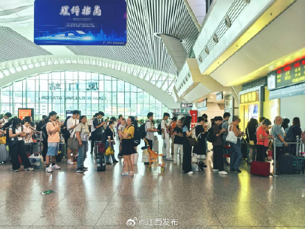国庆假期运输将至 南铁计划增开旅客列车450列